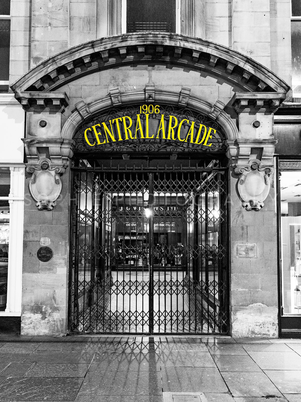 Central Arcade Gold Colour Pop