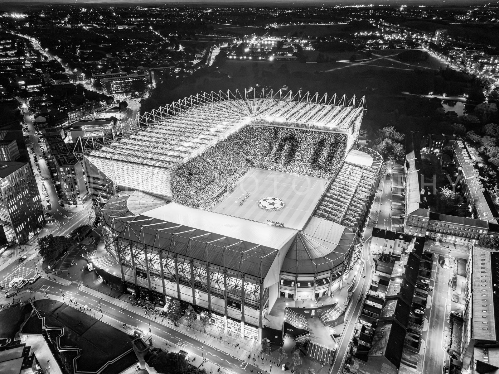 Newcastle United vs Barcelona, Black and White